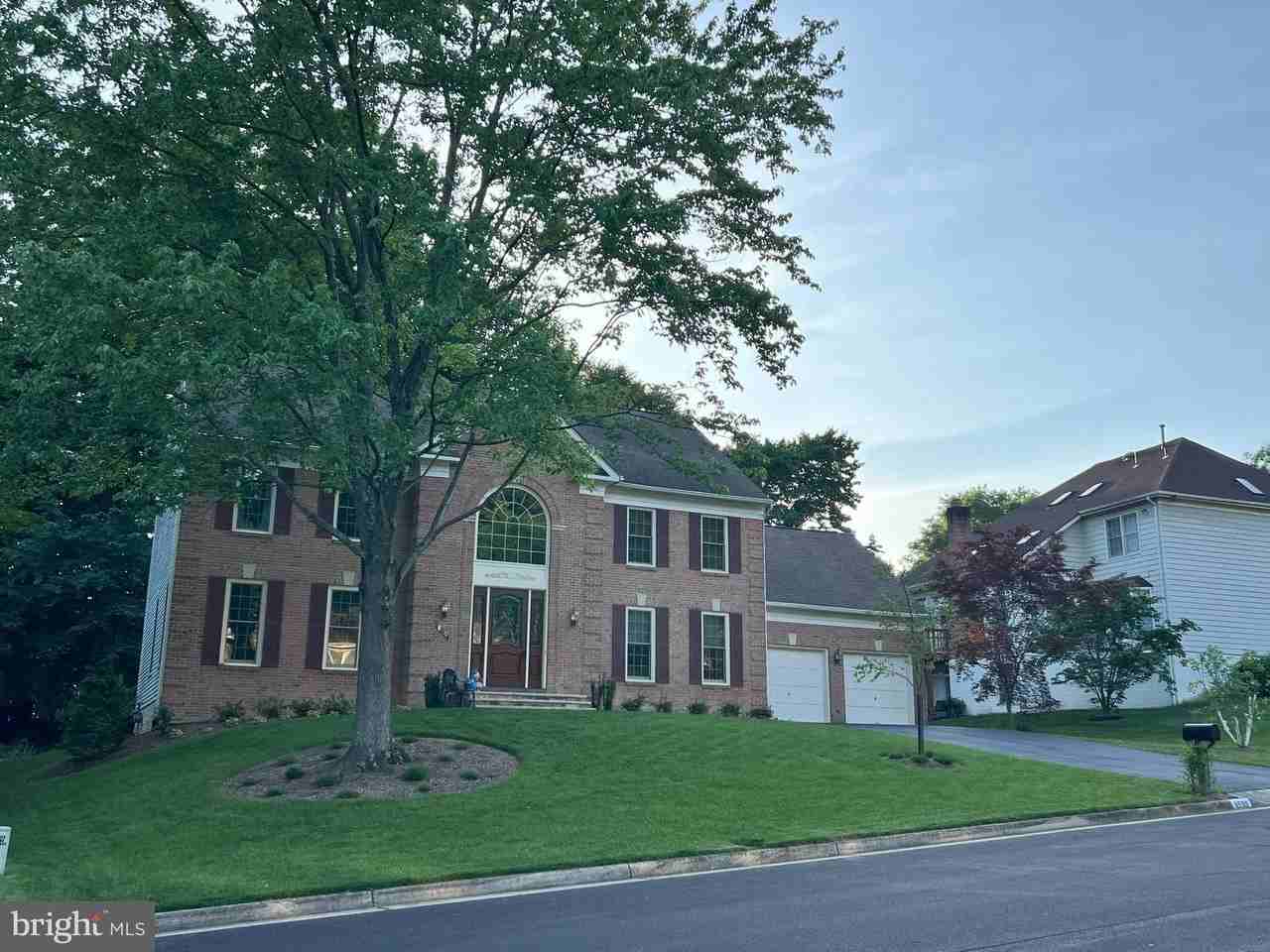 8530 Oak Chase Cir - Photo 2 of 28