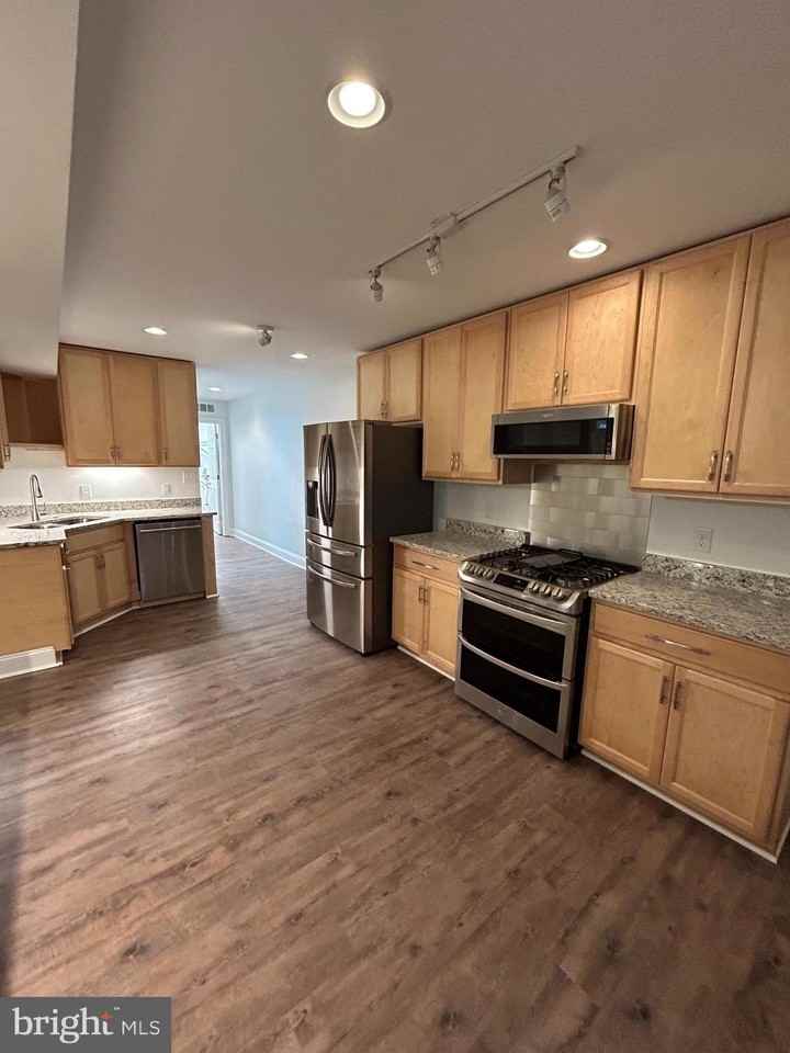 4101 Corbin Hall Ln - Photo 5 of 26