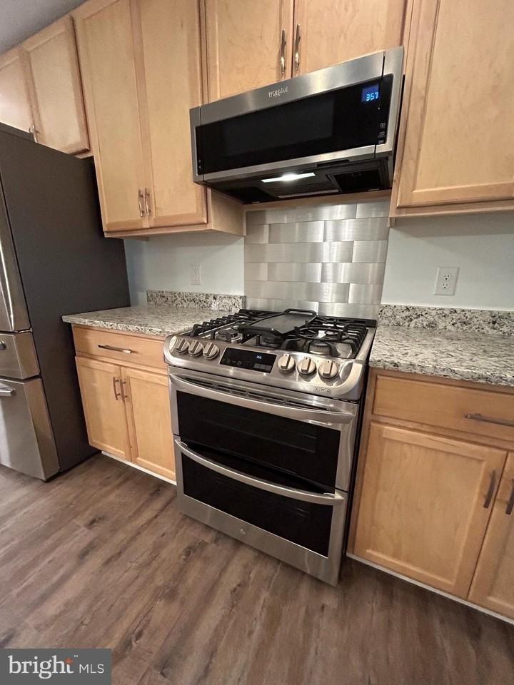 4101 Corbin Hall Ln - Photo 7 of 26