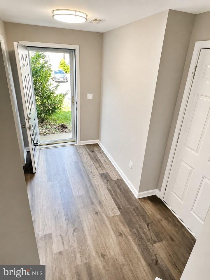 17 Snead Dr - Photo 3 of 50