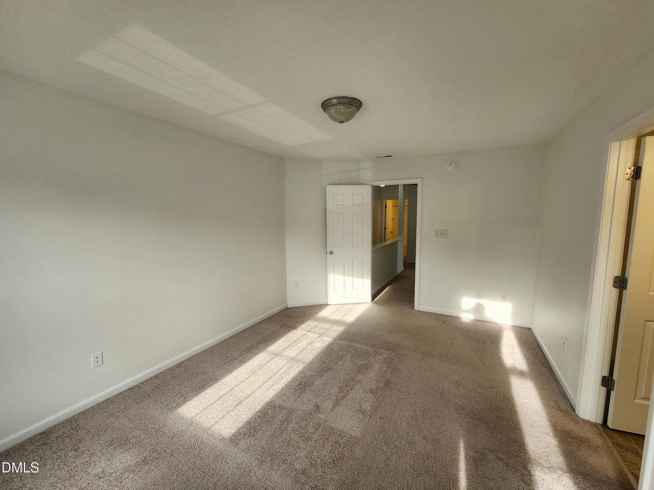 2010 Grassy Banks Dr - Photo 4 of 8