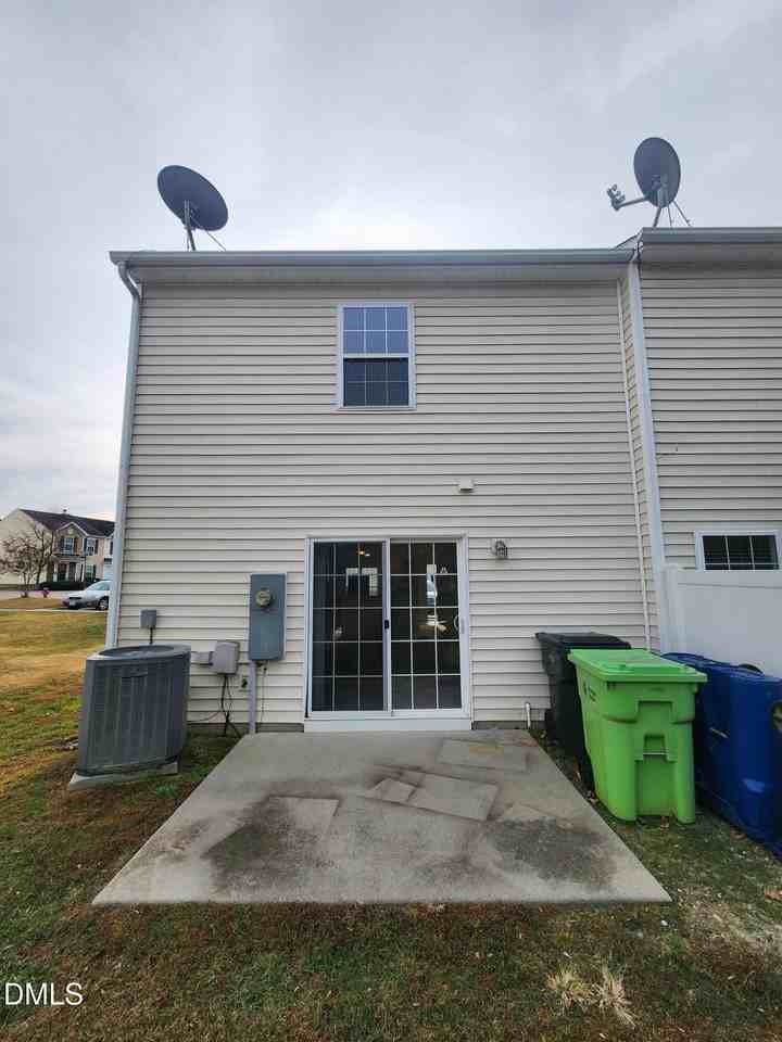 2010 Grassy Banks Dr - Photo 6 of 8