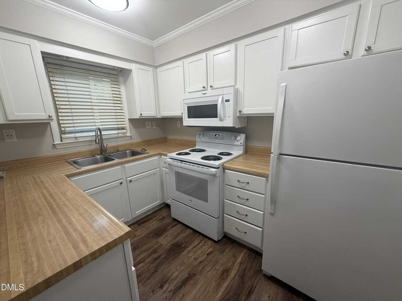 5551 Hamstead Xing - Photo 2 of 11