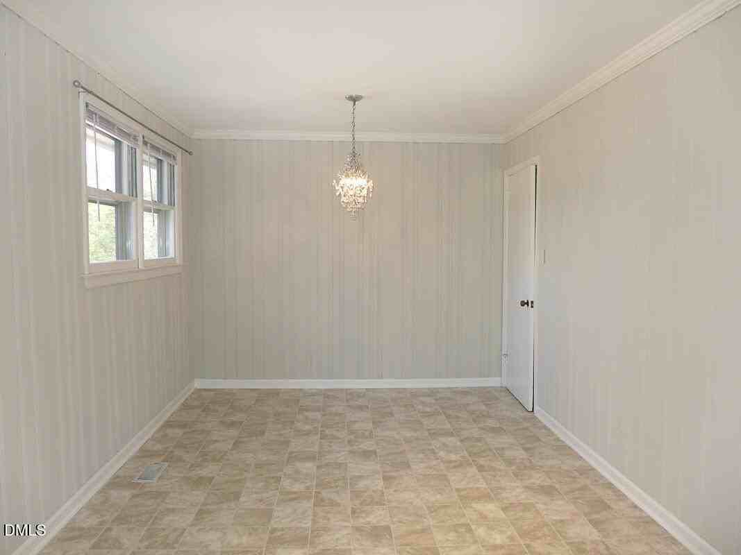 424 Ridgefield Rd - Photo 6 of 23