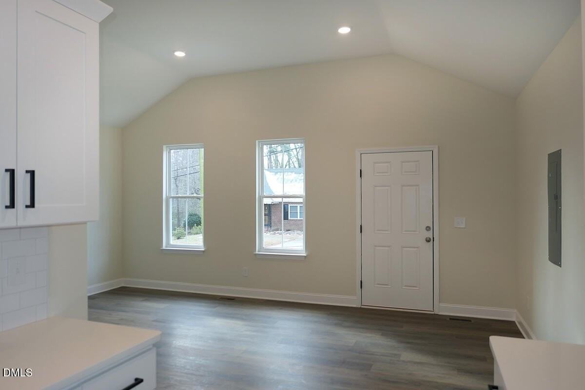 907 Dayton St - Photo 2 of 13