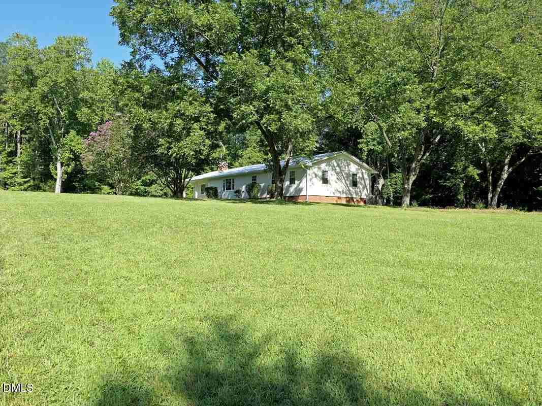 1075 Manns Chapel Rd - Photo 2 of 33