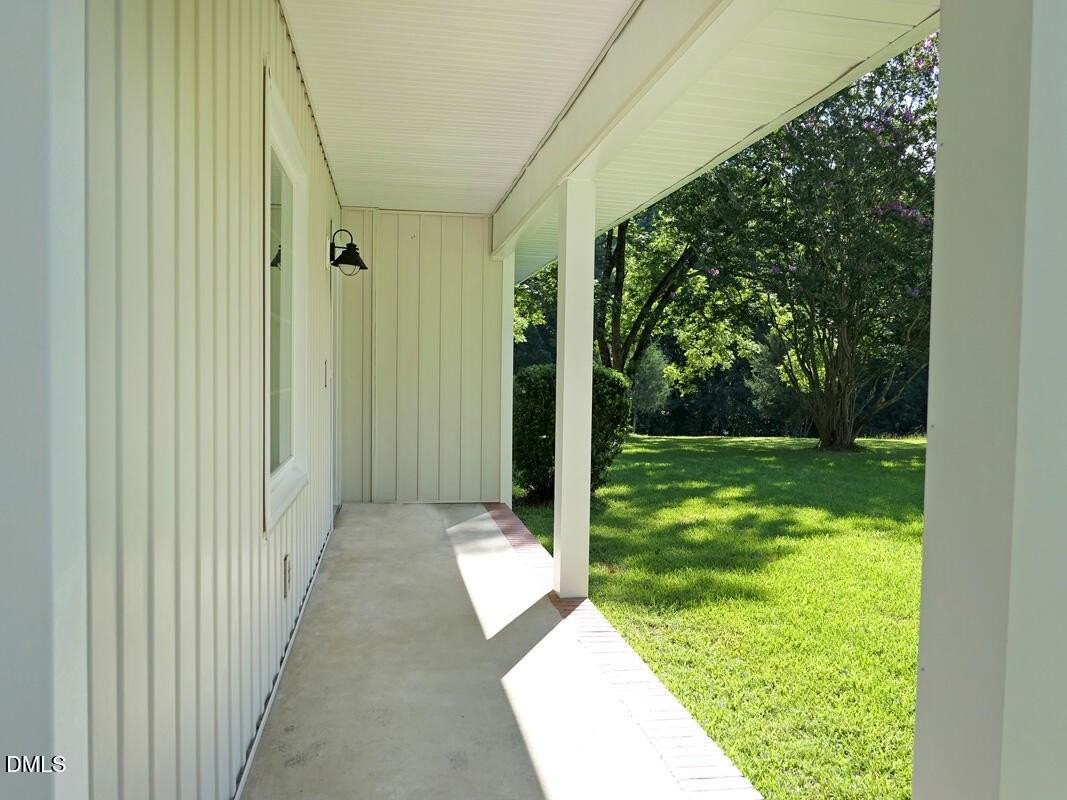 1075 Manns Chapel Rd - Photo 4 of 33