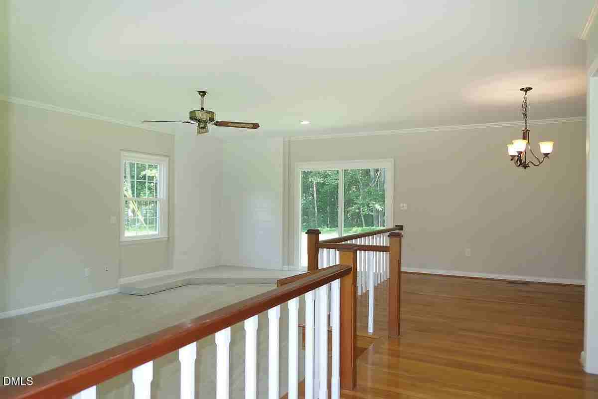 1075 Manns Chapel Rd - Photo 5 of 33
