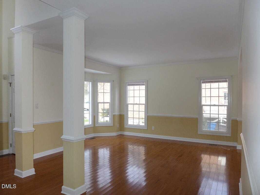5 Lakehurst Ct - Photo 3 of 29