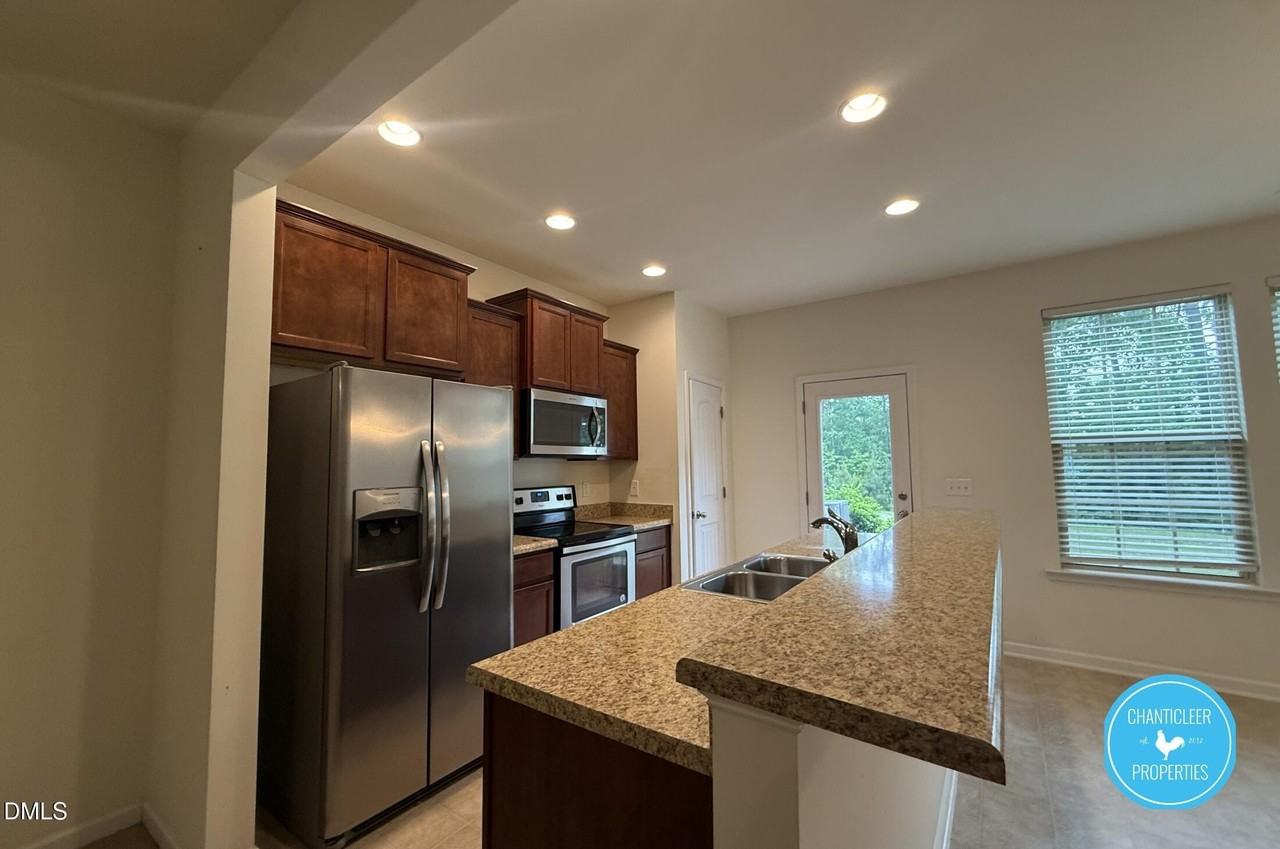 49 E Grove Point Dr - Photo 2 of 29