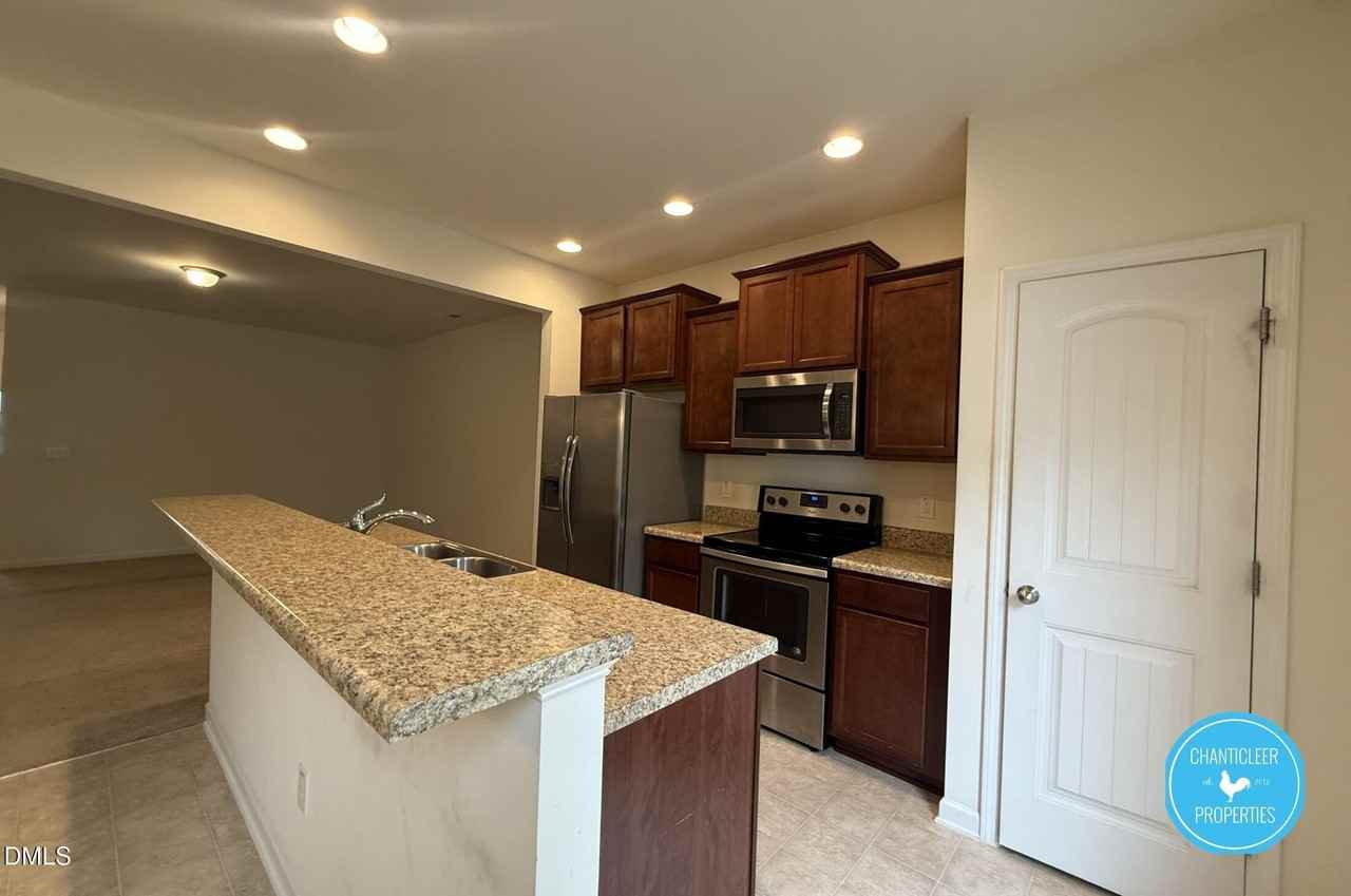 49 E Grove Point Dr - Photo 3 of 29