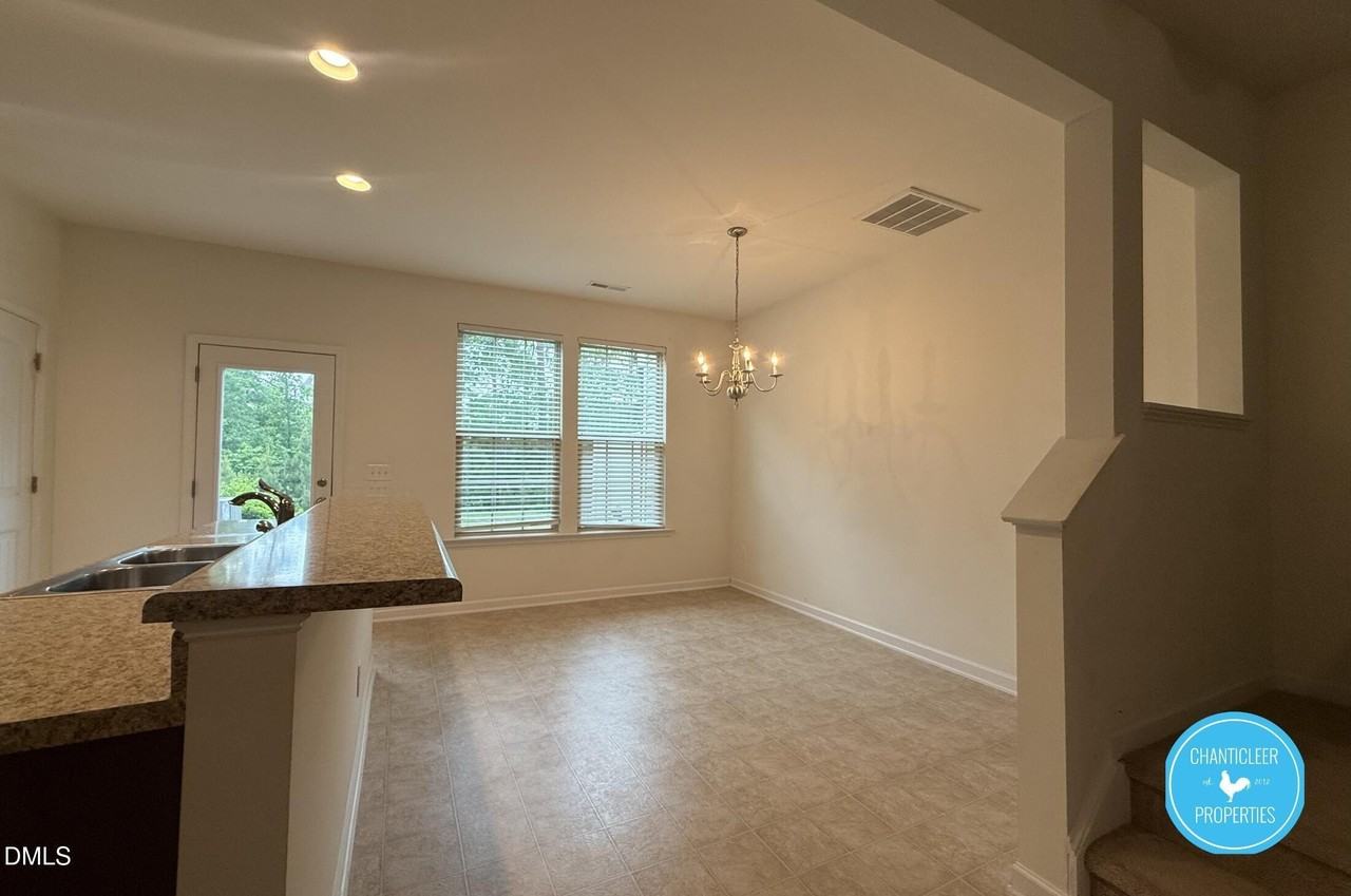 49 E Grove Point Dr - Photo 6 of 29