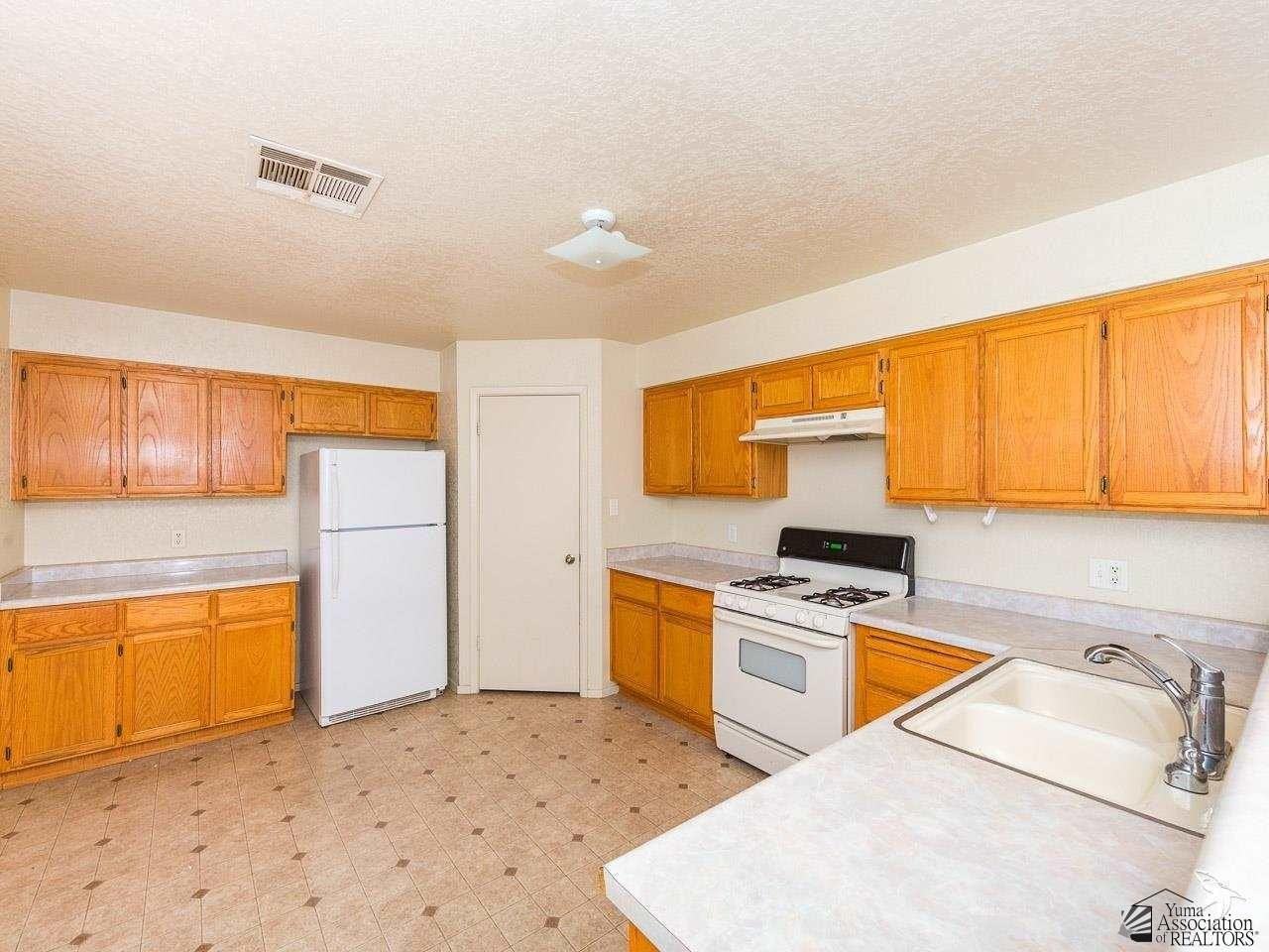 11271 E 25th Pl - Photo 7 of 19