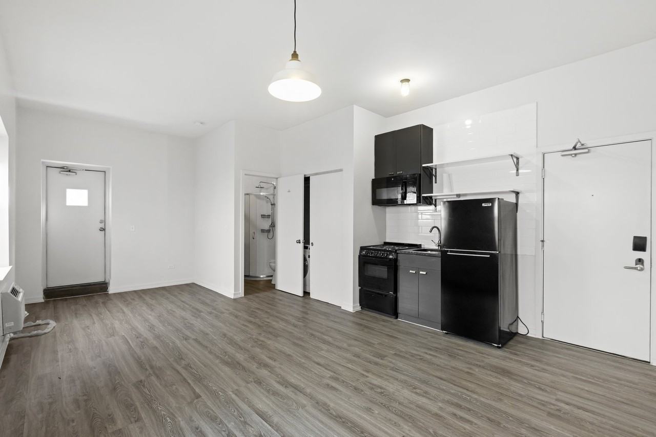 1136 W Wilson Ave #213 - Photo 3 of 8