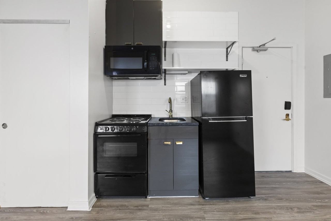 1136 W Wilson Ave #213 - Photo 6 of 8