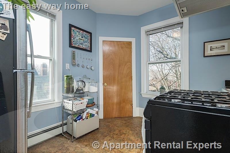 137 Columbia St #1L - Photo 2 of 6