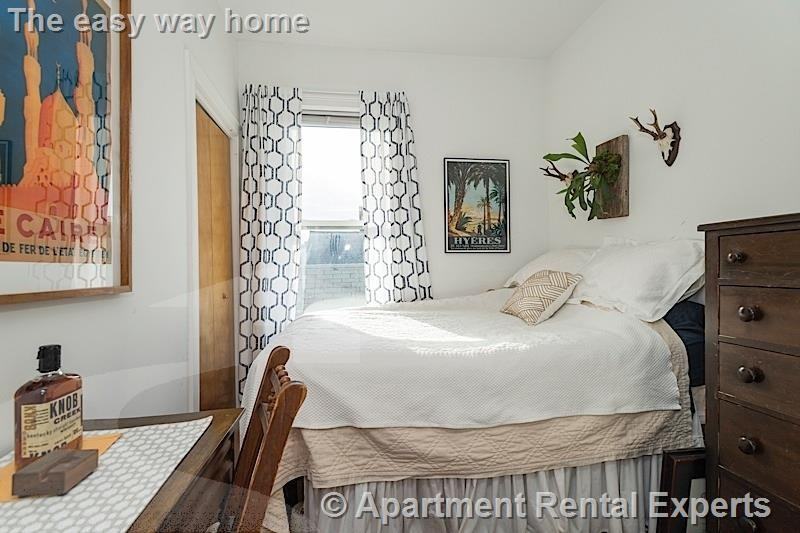 137 Columbia St #1L - Photo 3 of 6