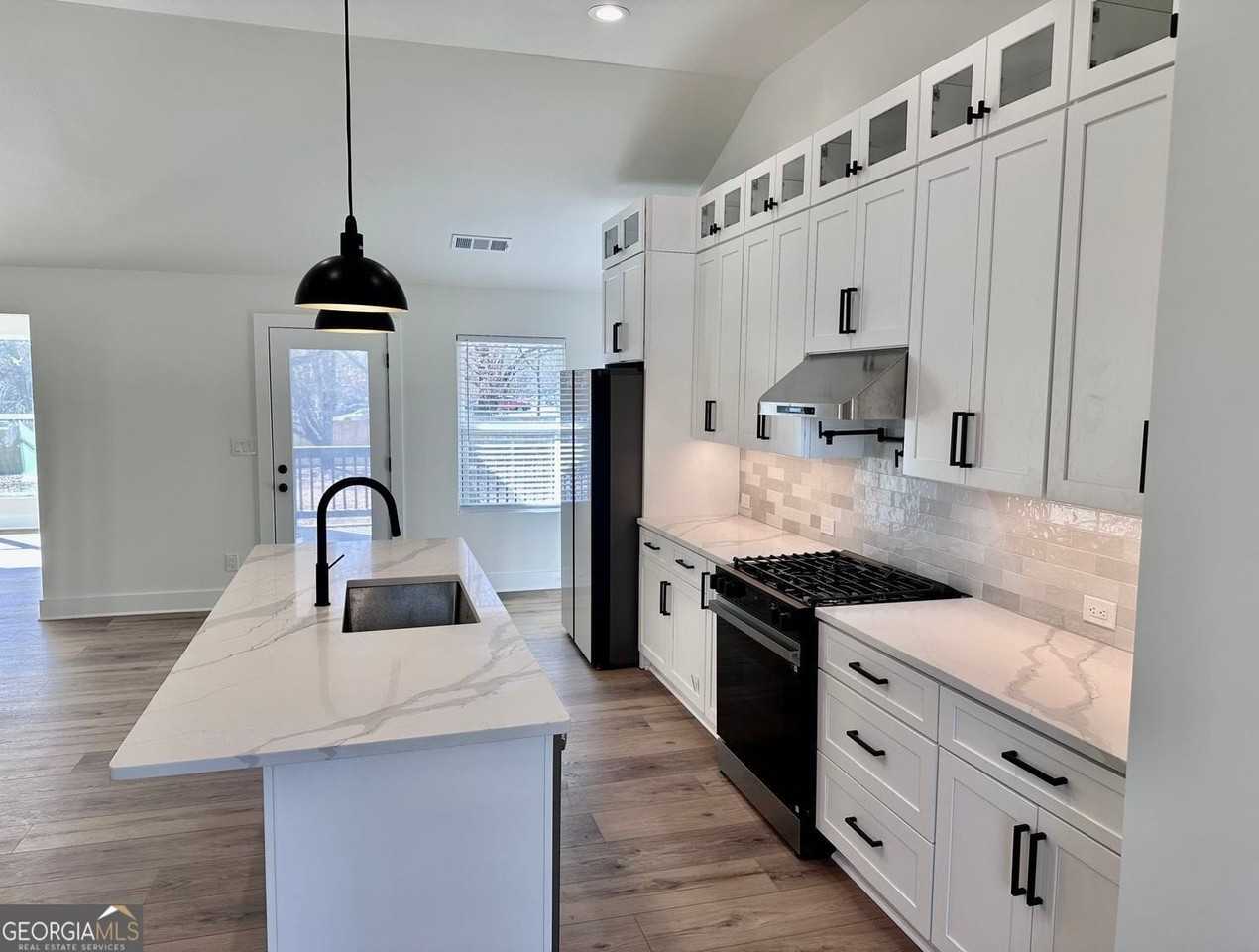 5140 Tilly Mill Rd - Photo 5 of 37