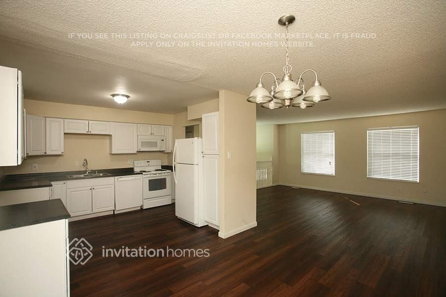 7388 S Quebec Ct - Photo 6 of 22
