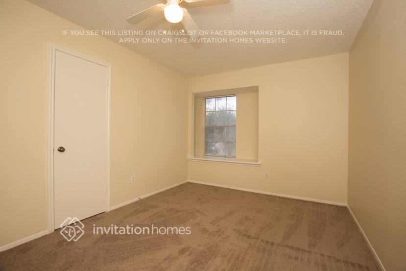 22006 Castle Springs Dr - Photo 3 of 7