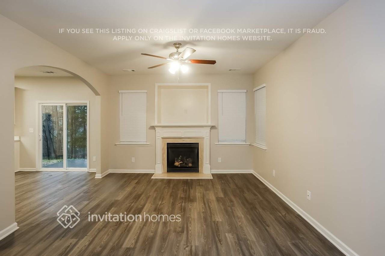 5032 Abercromby St - Photo 4 of 12