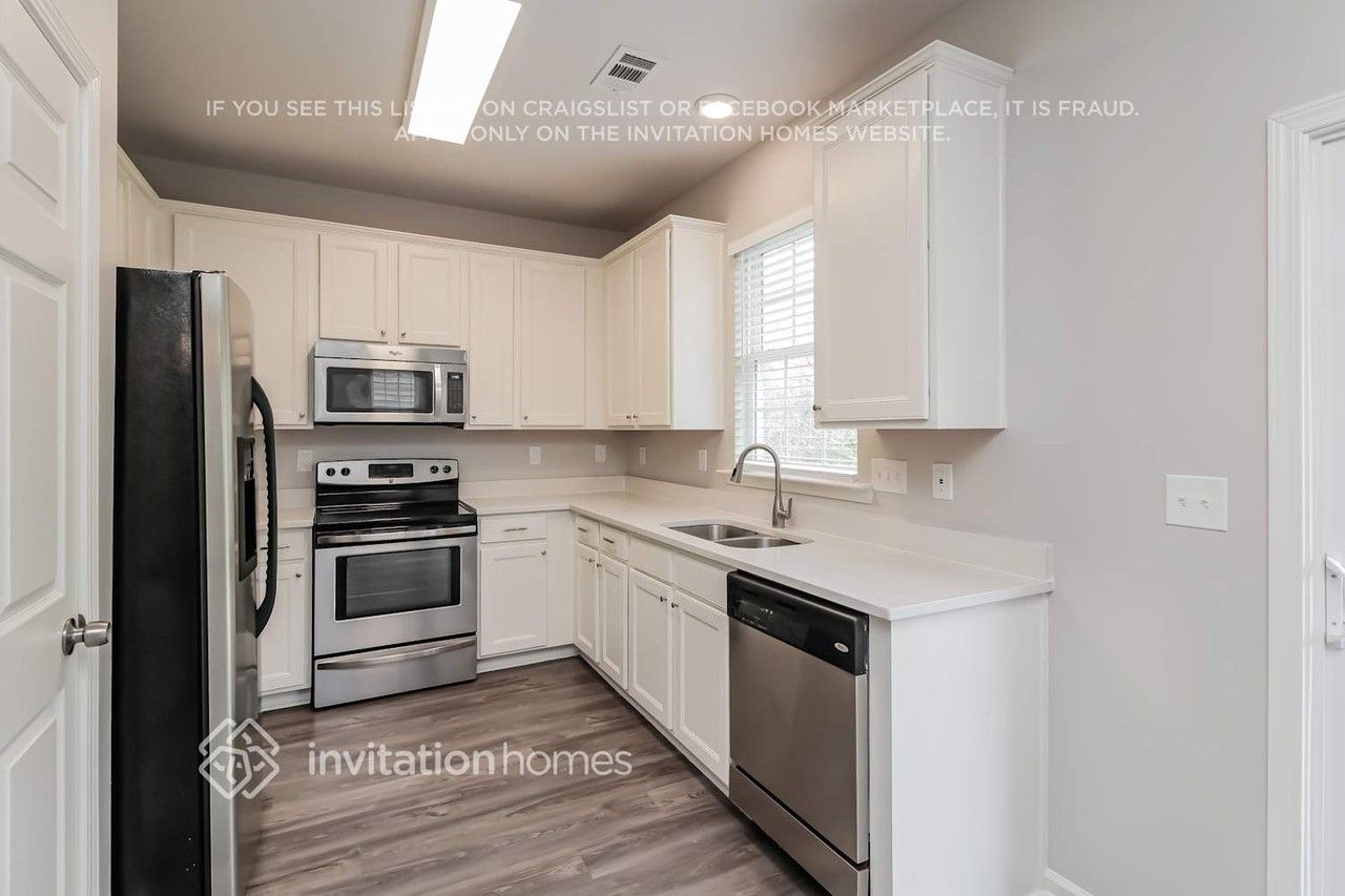 5032 Abercromby St - Photo 5 of 12
