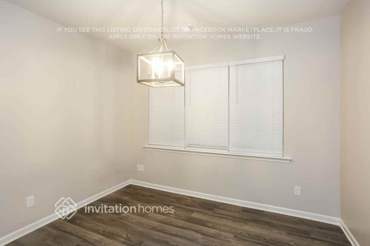 5032 Abercromby St - Photo 6 of 12