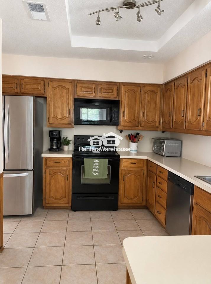 2302 Greenpark Dr - Photo 4 of 14