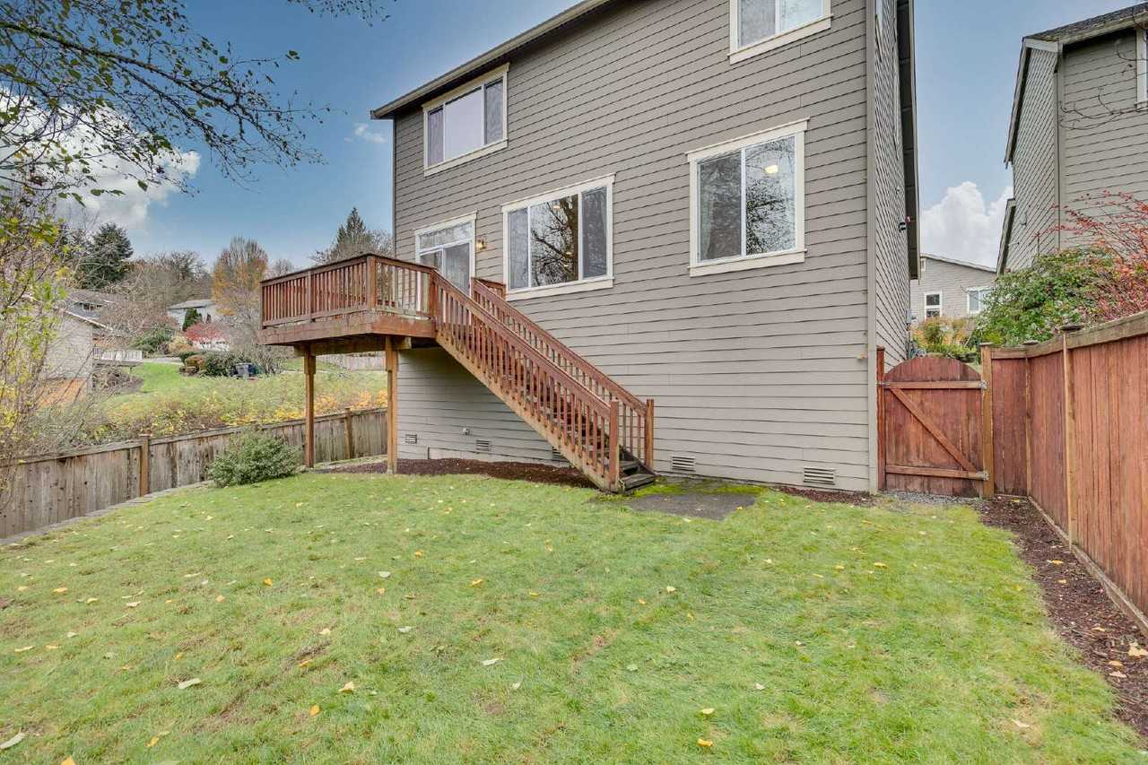 10936 182nd Ave Ne - Photo 2 of 27