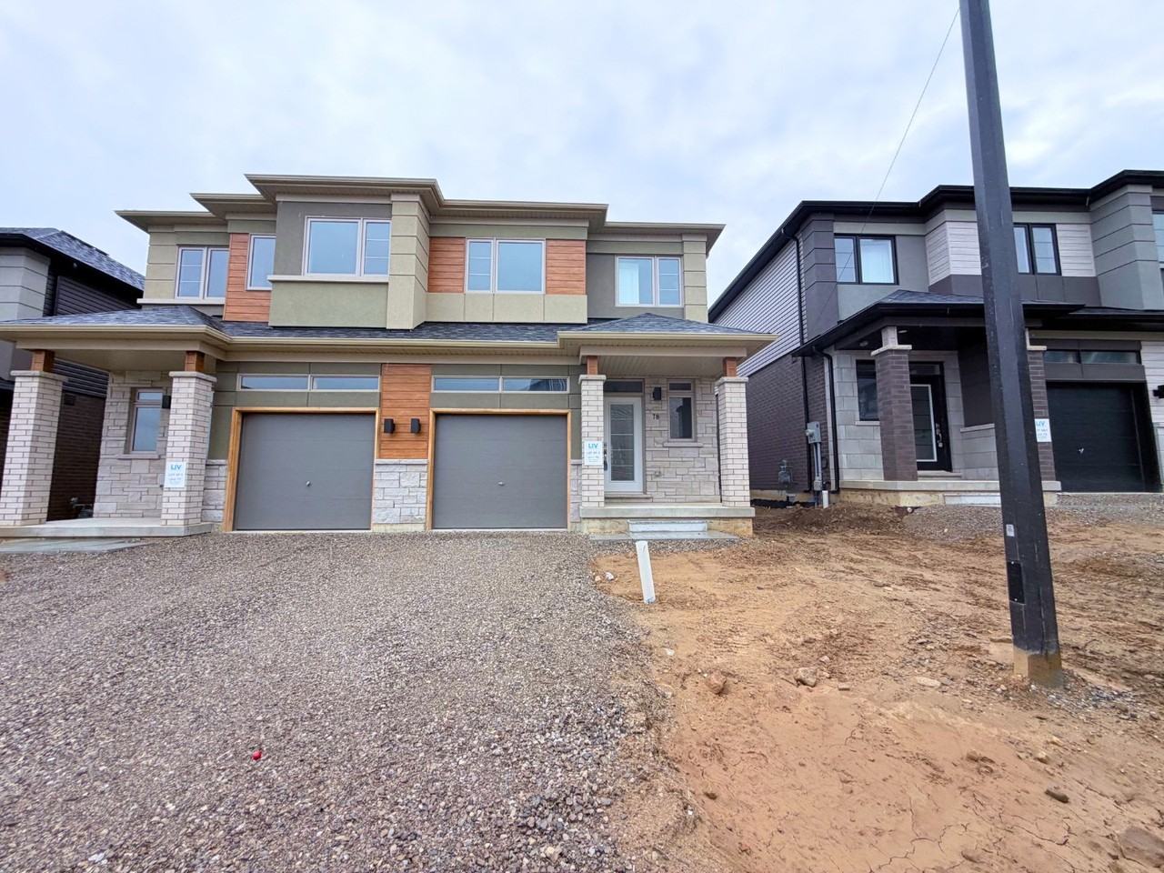 660 Colborne St - Photo 2 of 26