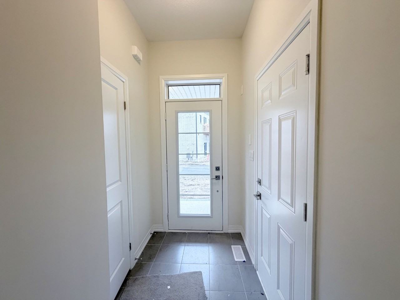 660 Colborne St - Photo 3 of 26