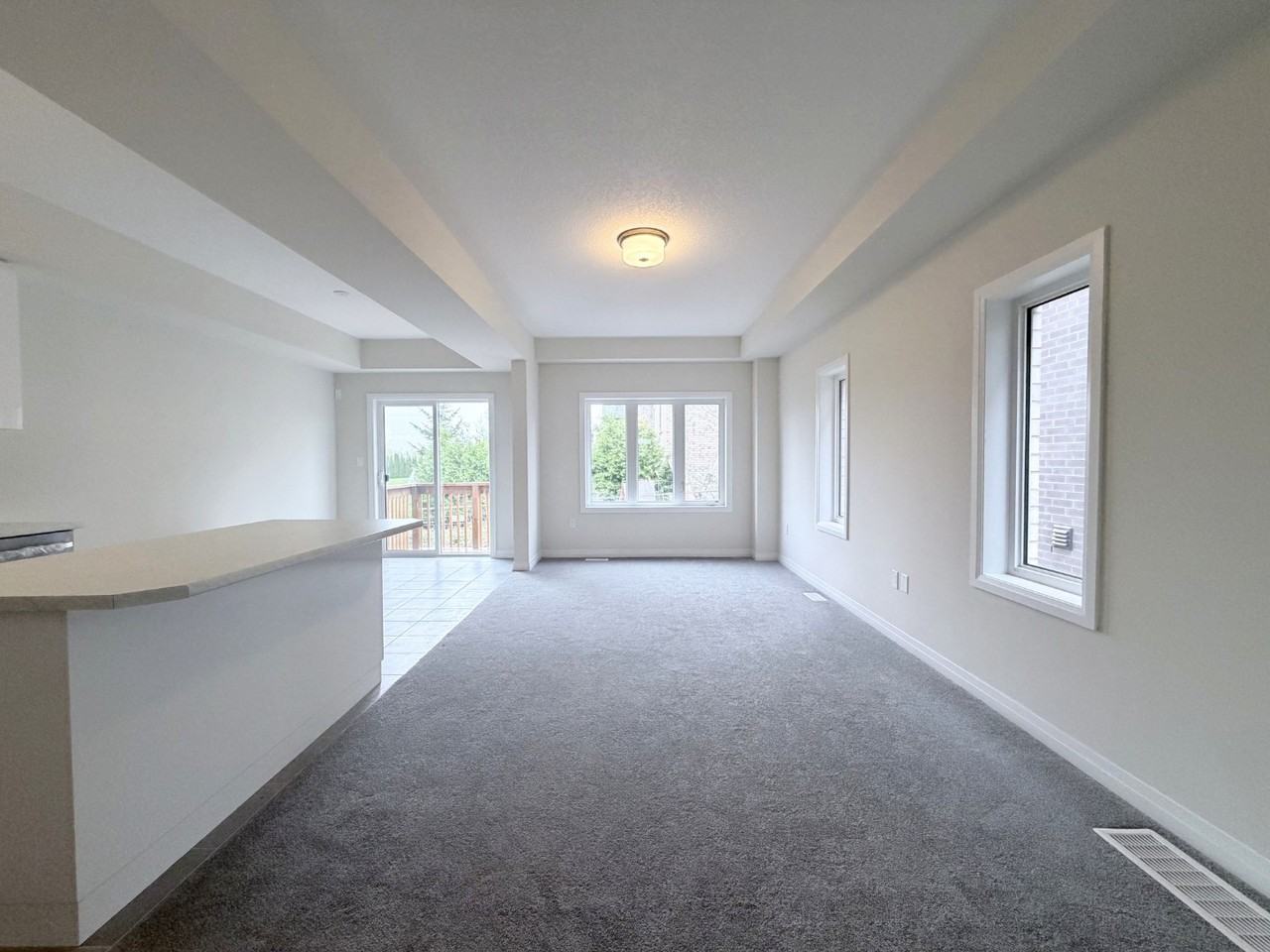 660 Colborne St - Photo 7 of 26