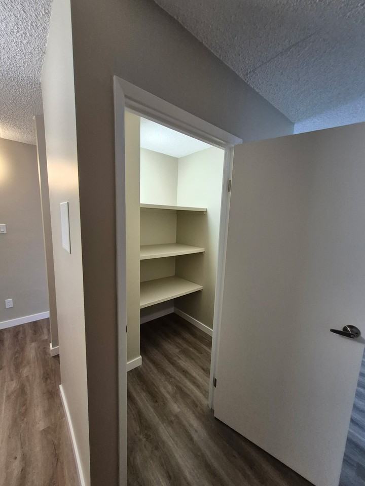 Bonnie Doon Manor - Photo 5 of 14