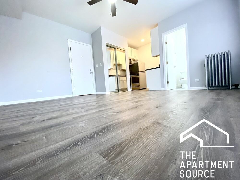 4241 N Kenmore Ave #110 - Photo 4 of 11