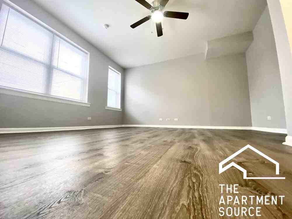 4241 N Kenmore Ave #110 - Photo 5 of 11