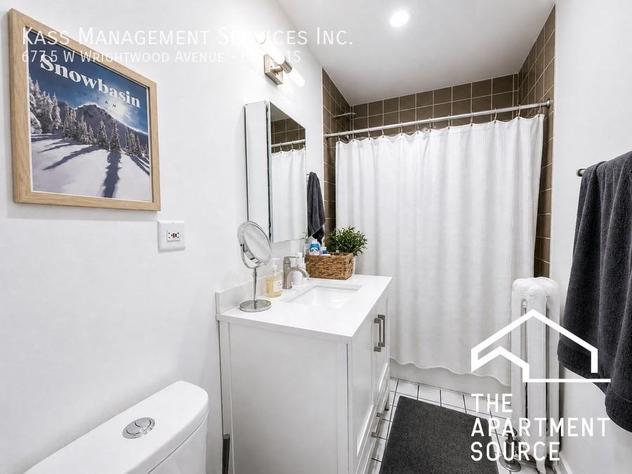 W Wrightwood Ave #1S - Photo 5 of 5