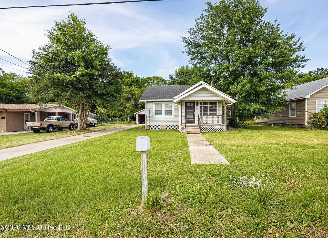 1305 Joe Ave - Photo 2 of 50
