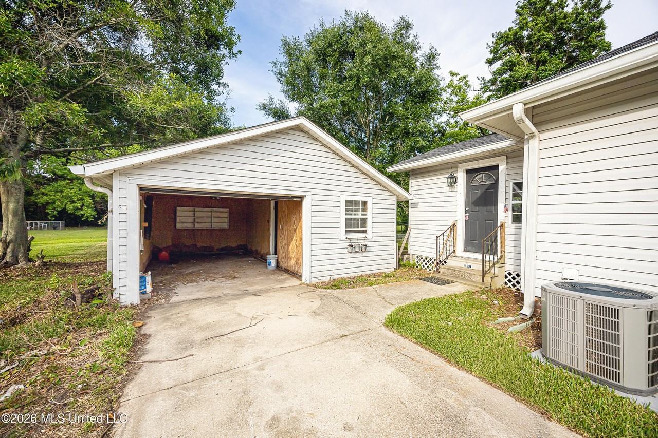 1305 Joe Ave - Photo 6 of 50