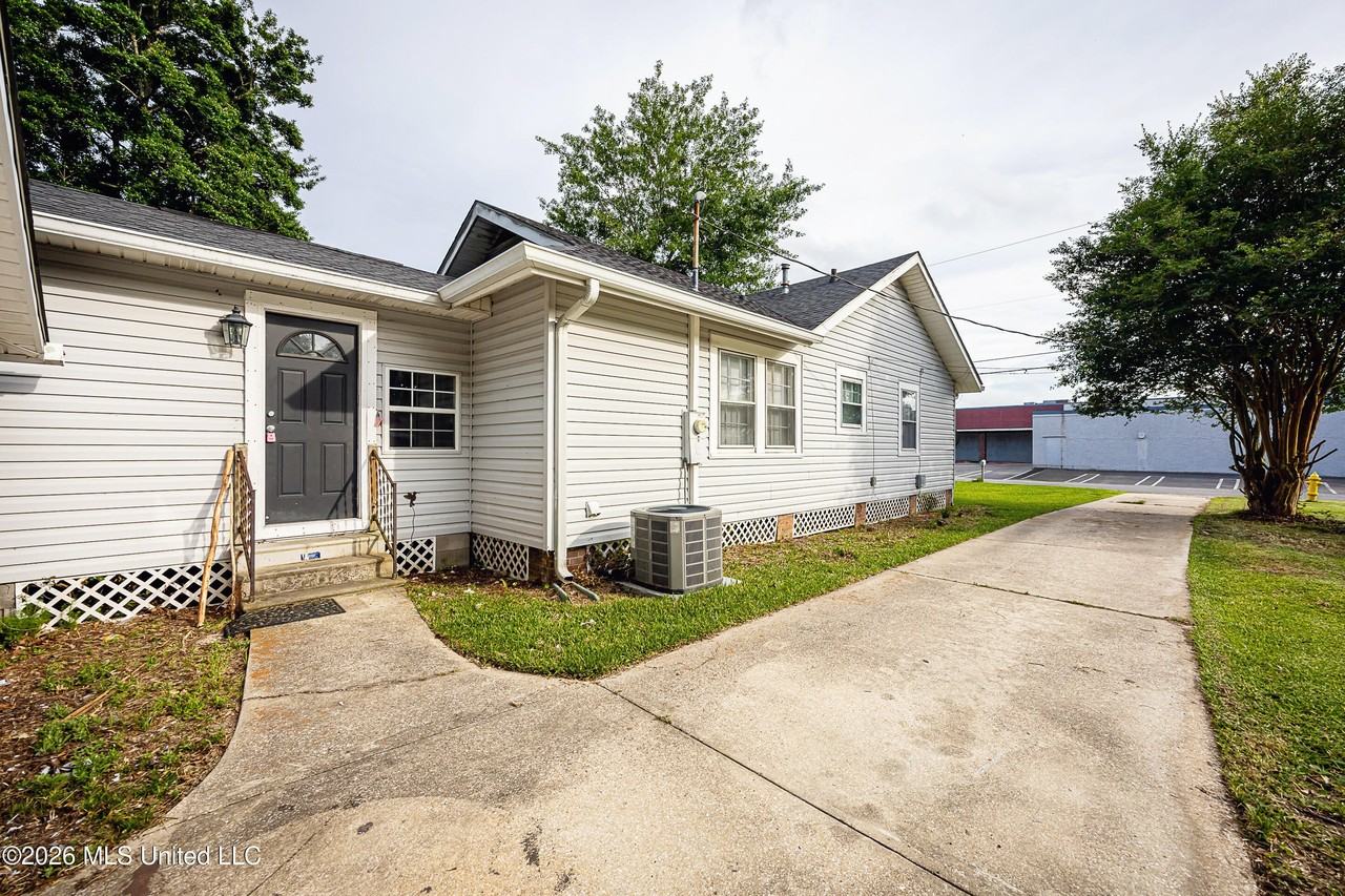 1305 Joe Ave - Photo 7 of 50