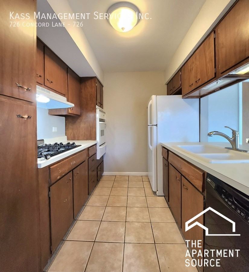 726 Concord Ln #726 - Photo 3 of 11