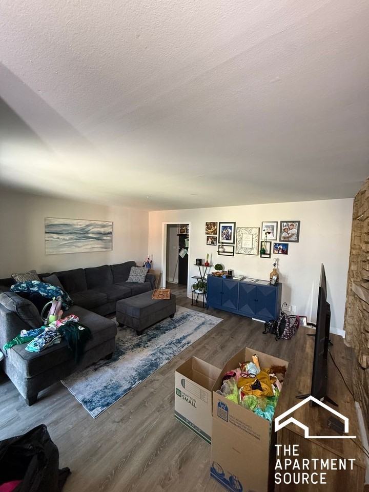13 Scotdale Rd #4 - Photo 3 of 10