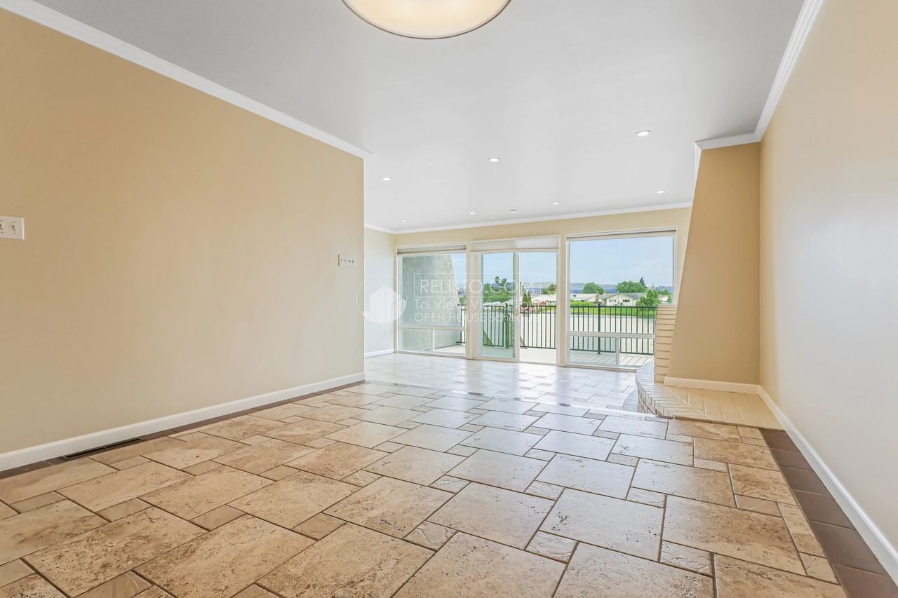 448 Fathom Dr - Photo 3 of 45