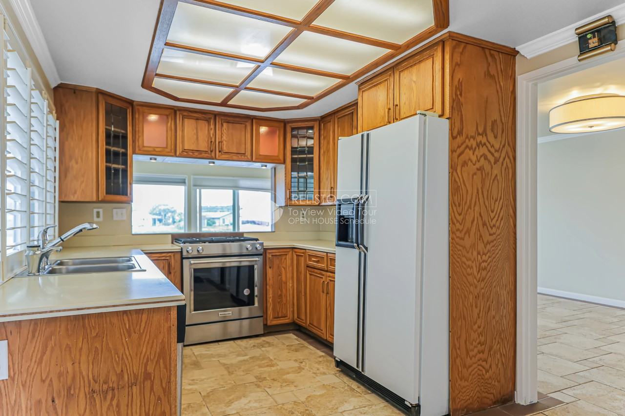 448 Fathom Dr - Photo 4 of 45