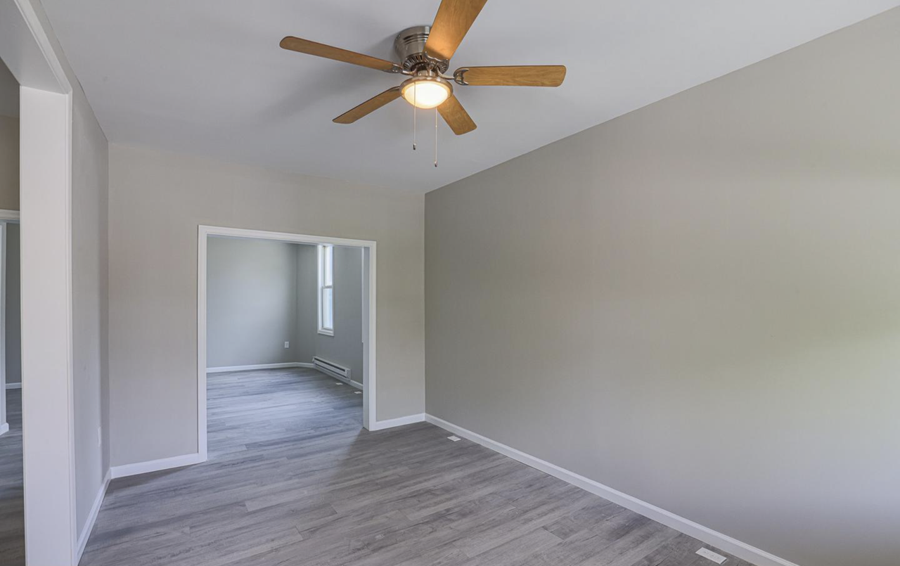 2819 Presbury St - Photo 7 of 37