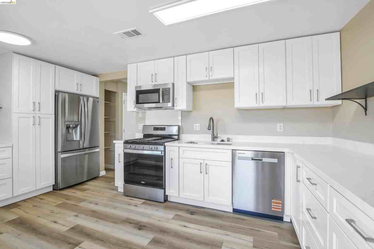612 W 15th St - Photo 5 of 34