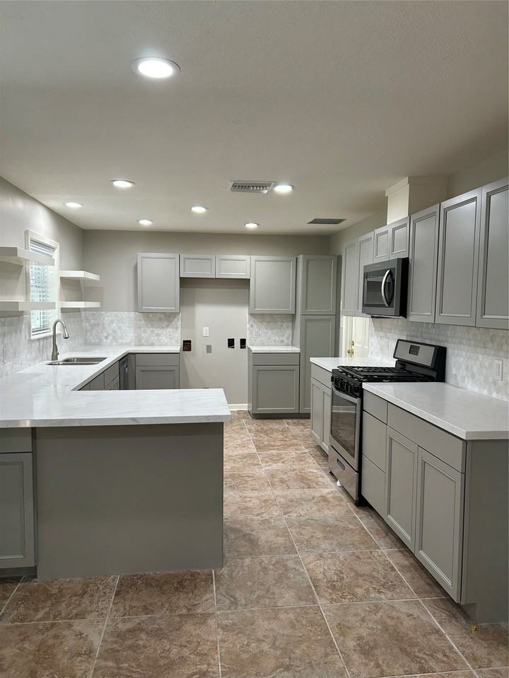 10233 Moorberry Ln - Photo 6 of 20