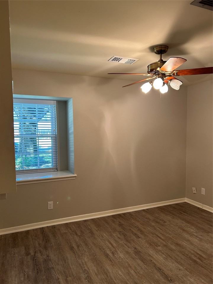 10233 Moorberry Ln - Photo 7 of 20