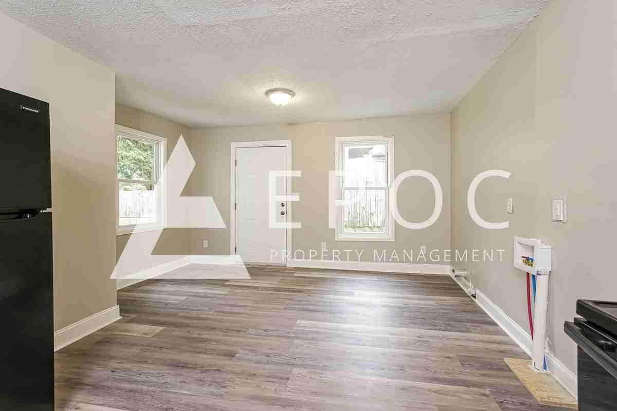 1078 Betty Dr - Photo 5 of 15