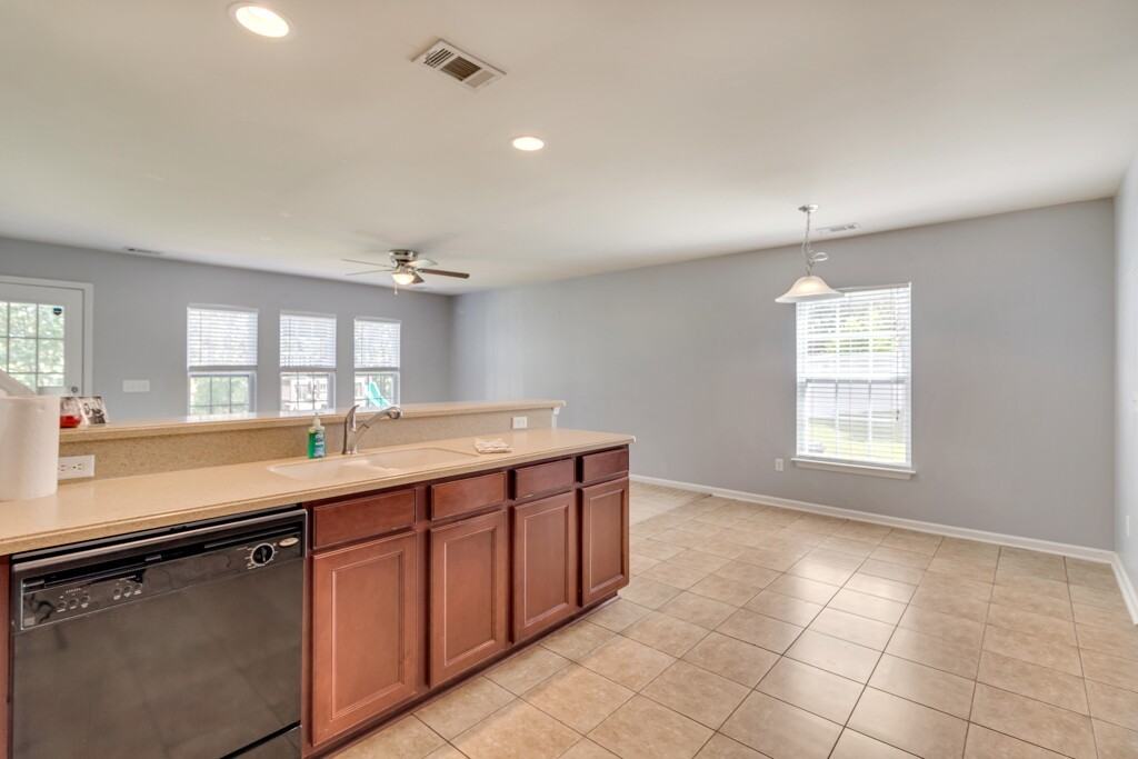 47 Glenwood Ct - Photo 3 of 19