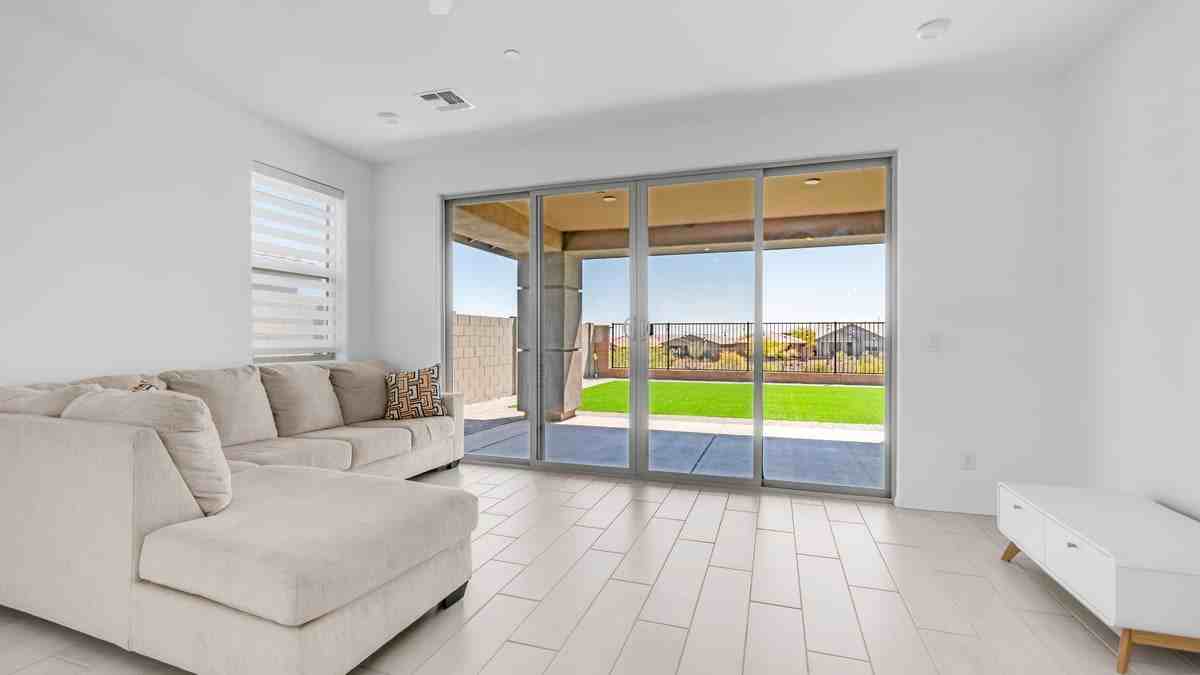 13303 W Eagle Feather Rd - Photo 7 of 30